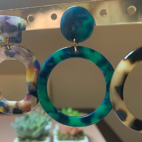 SALE💚 any 3 for $18 💚
 Tortoise Acrylic Statement Earrings Dangle - Picture 3 of 4